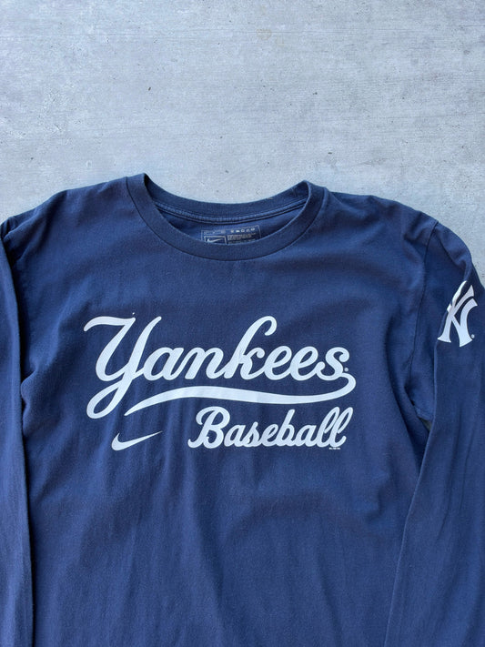 EARLY 2000s YANKEES LONGSLEEVE