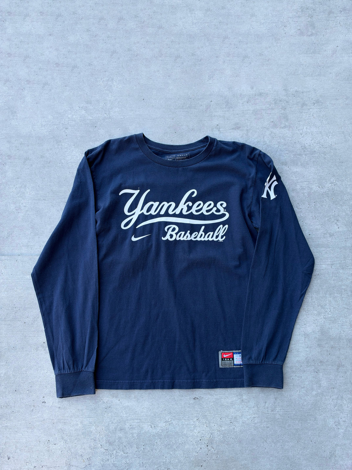 EARLY 2000s YANKEES LONGSLEEVE